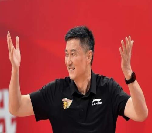 杜锋卸任后广东放大招！1举动引猜想，新帅露端倪，11冠王换玩法