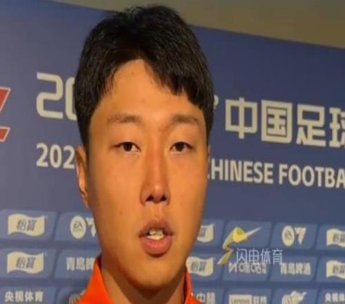 高准翼：郑铮被罚下后就完全一边倒了，感谢前场球员一直奔跑