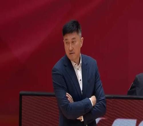 重磅！苏群曝杜锋下课，新去向出炉，球迷喊话杨鸣接手，能行吗