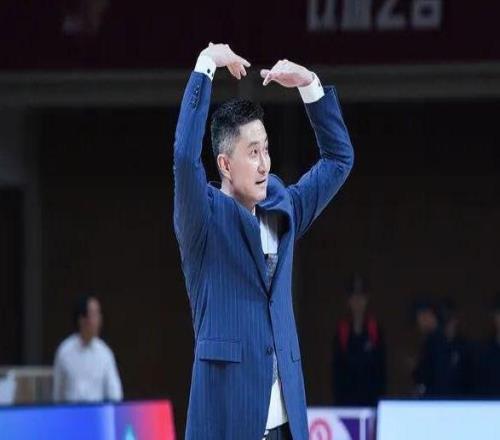 广东男篮迎来大换血！杜锋指导确定离任广东男篮主教练，球队积极寻找外籍教练