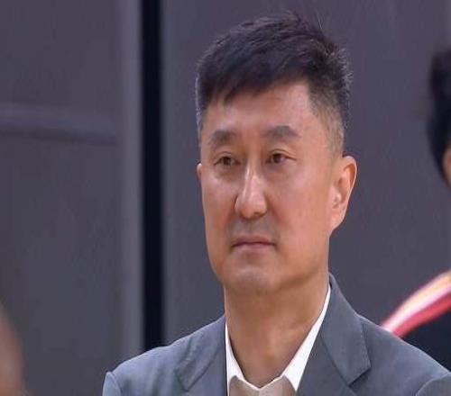 泪目！13年4座总冠军，亲手打造国手后卫群，杜锋地位无人能替代