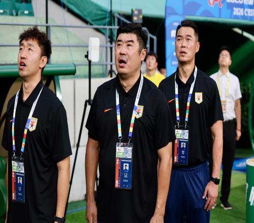 泰山队完败国安，球员很努力，却无法掩盖教练组的无能