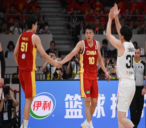 4信号暗示中国男篮更衣室或有内讧，杨瀚森王俊杰疑遭本土派排挤