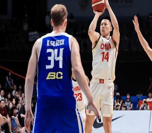 狂砍17分4板4助！冠军锋线化身中国男篮救火奇兵，郭士强眼光毒辣