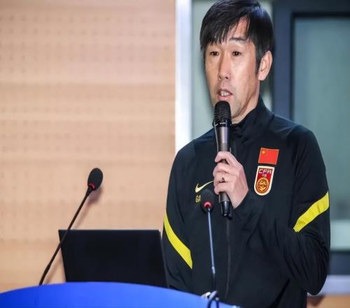 根本防不住！王钰栋6次踢申花都表现出色已打入3球，引发热议