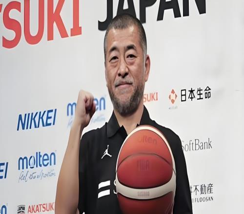 别再瞎选帅！带领日本残阵打爆中国男篮的复合教练团队，值得参考