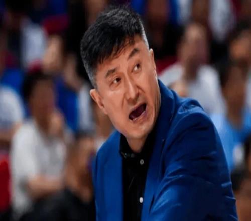 CBA动态速递！杜峰下课广东紧急补强，山东报价2.06中锋，杨毅爆料有球员装病，郭昊文夏季联赛发挥出色