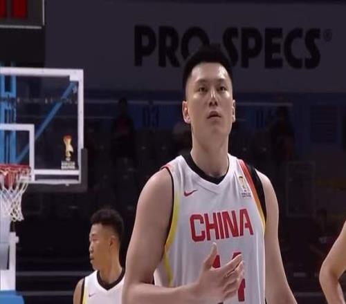 赵继伟17分盘活进攻，中国男篮大胜晋级杨瀚森10+5郭士强不固执