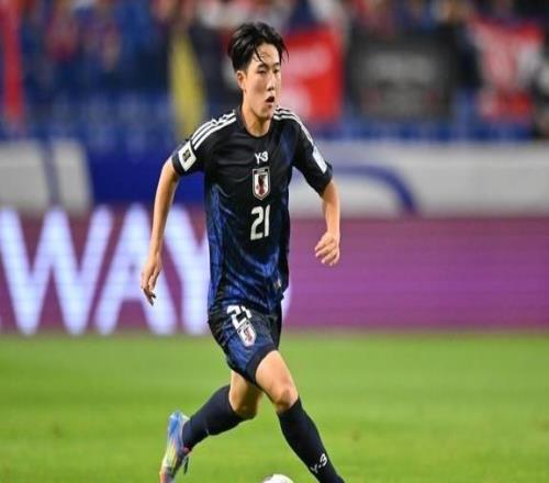 世体：佐藤龙之介抵达瓦伦西亚，即将完成体检及签约