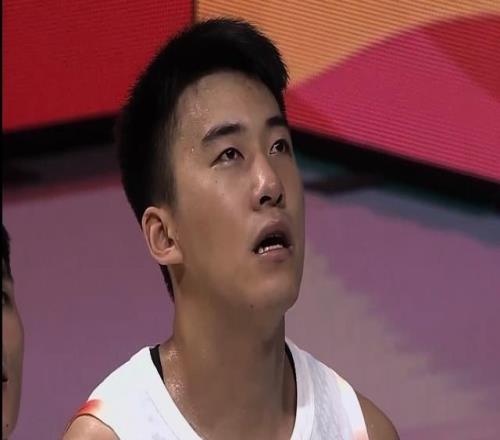 生死战！中国男篮半场领先中国台北26分！杨瀚森暴扣，庞峥麟奇兵
