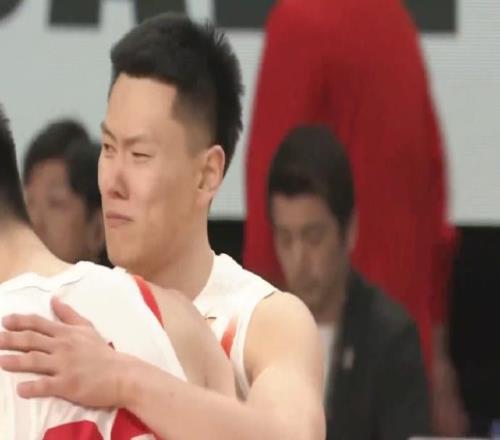 中国男篮调整首发阵容：李弘权顶替王俊杰首发杨瀚森继续替补