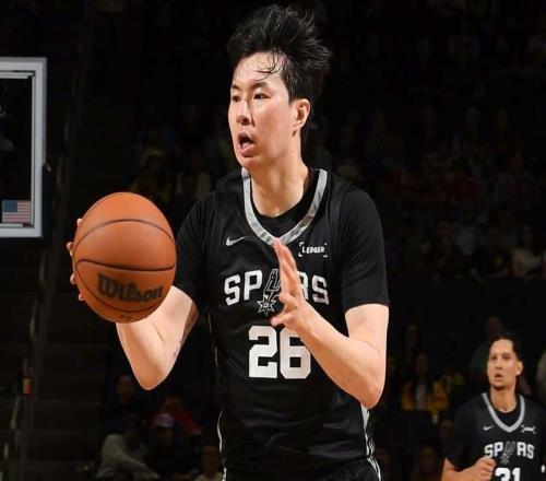 NBA夏联：勇士金队29分大胜马刺韩国李贤重11分11号秀11+8