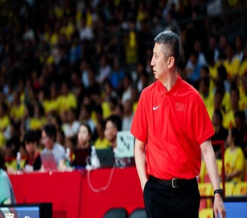 杨毅：中国男篮很多球员装病不愿去国家队！前国脚：和国足特别像