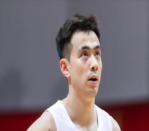 中国男篮取1胜1负！球员评分：4人满分，4人良好，2人不合格