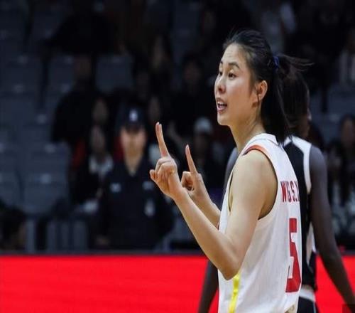 单节仅6分！女篮热身2分落败，张子宇空砍28+10，宫鲁鸣难言满意