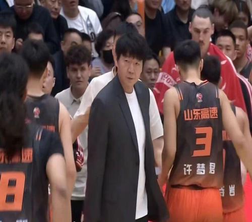 山东男篮内线补强，2米06矮壮中锋确定加盟，场均6.4分4.8个篮板