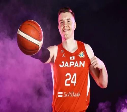 让中国男篮吃尽苦头的日本归化中锋霍金森到底是什么来头