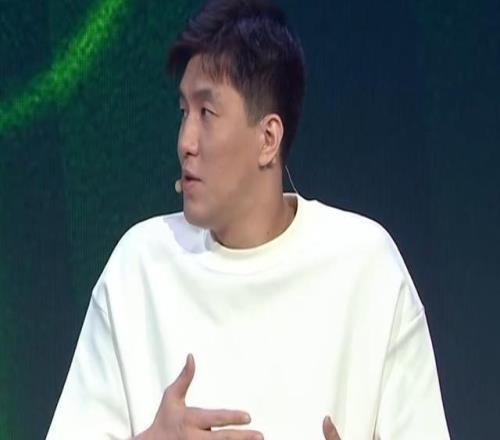 郭艾伦称赞C罗：我也想41岁还能打篮球让大家评判挨骂也很幸福