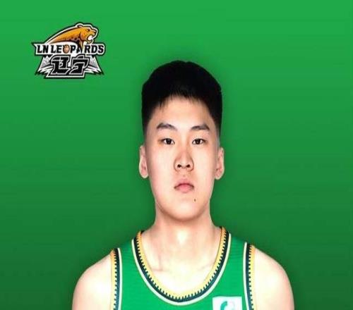 热身赛13分，辽宁男篮4号位挖掘新人，18岁中锋首秀姜宇星边缘化