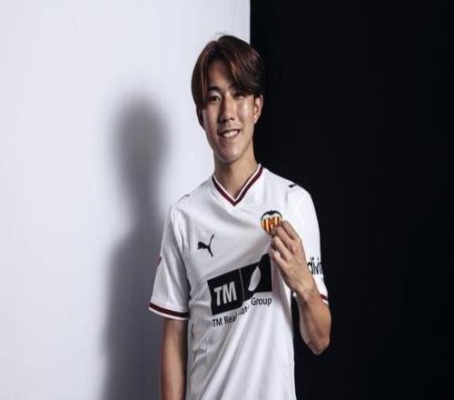 队史第一人，佐藤龙之介成为瓦伦西亚一线队首位日本球员