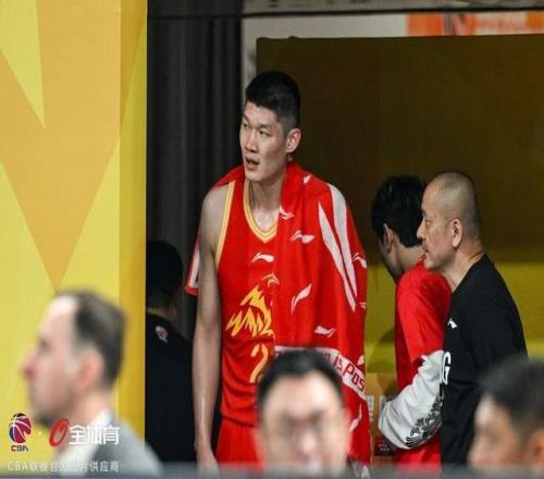 6000万起步！上海猛追国手内线胡金秋，CBA下赛季直接大结局
