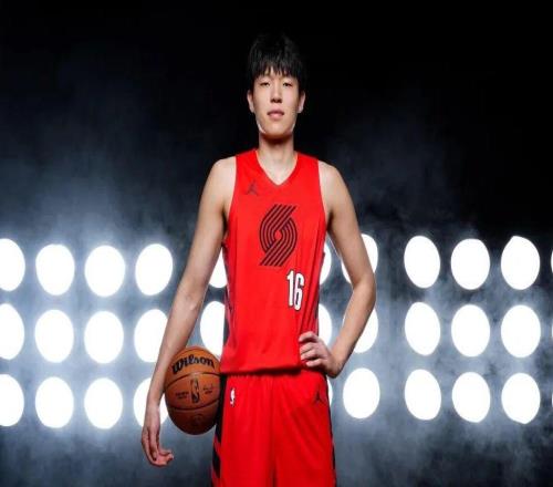 啊！开拓者不让小杨上场！是因为这个啊....