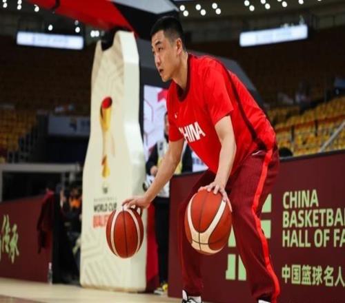 热议中国男篮再次开启超长集训：媒体人吐槽严重与世界脱轨