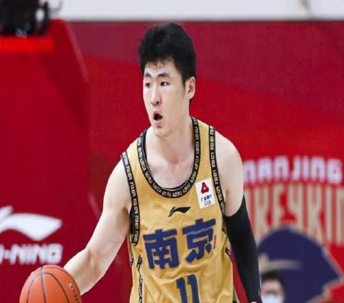 正式确定！CBA明星内线离队，拒绝顶薪合同