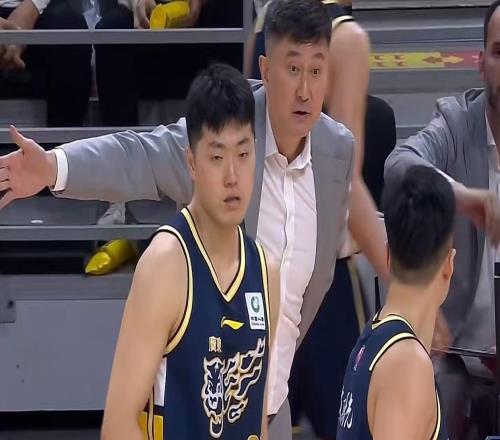无缘广厦超市！朱芳雨放弃挖走朱俊龙，广东三大锋线将被清洗