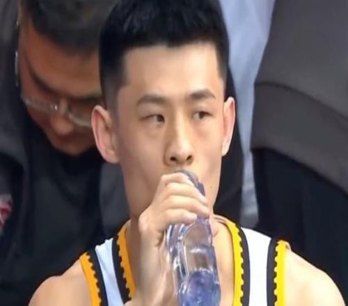 鲁媒：山东签下祝铭震和杨文学后，还在积极接触有实力的国内球员