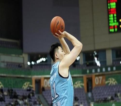 热议赵柏清团队评估同曦报价顶薪合同太低：CBA最低顶薪有多低