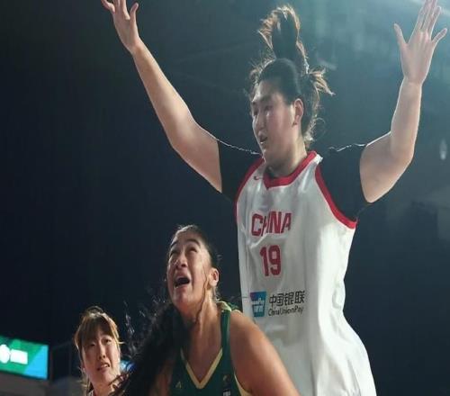 惨遭澳洲14分大逆转！中国女篮吞下两连败：张子宇轰25分独木难支