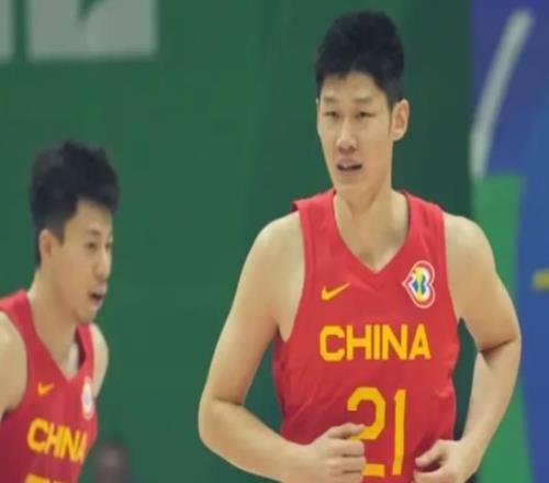 中国篮协又出大昏招了郭士强学宫鲁鸣玩长集训：胡金秋被坑惨了