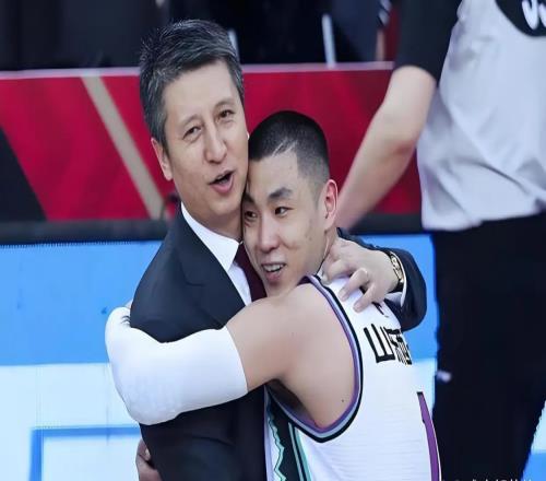 男篮一号位顽疾难除！高诗岩雷打不动，郭士强弃用赵睿也不招林葳