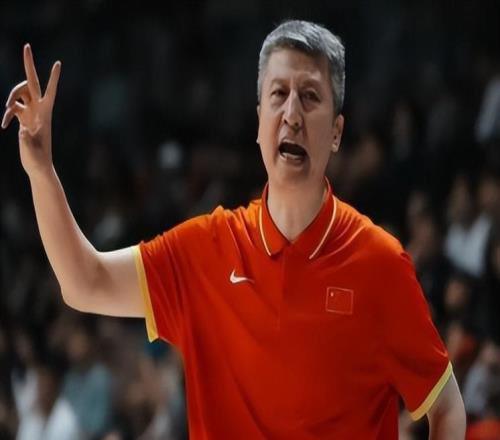 中国男篮大名单再惹争议！高诗岩又入选，郭士强弃用得分王