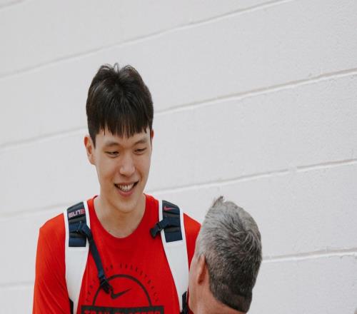 火速驰援，杨瀚森目前已经回到开拓者阵中，备战夏季联赛