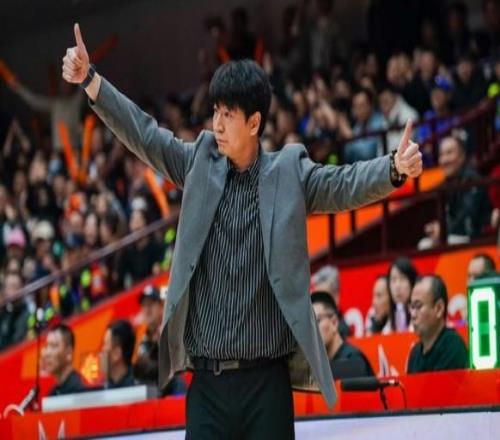 正式官宣！山东男篮完成重要签约，全力冲击前四