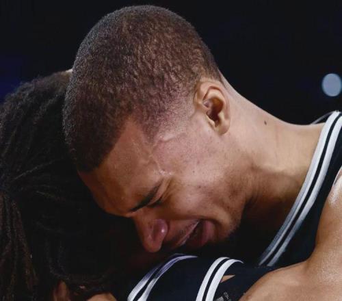 签了签了！放弃5年3.03亿！NBA史诗级降薪达成
