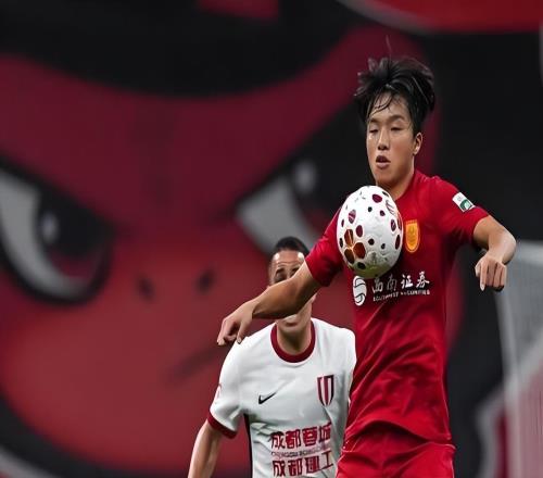 鲁能外租后卫在重庆铜梁龙爆发！单场12次解围，赢得球迷点赞