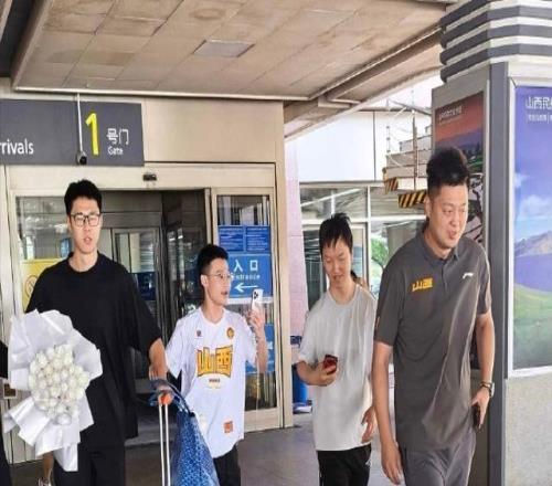 休赛期第一笔大交易！国字号前锋正式加盟山西，改变CBA争冠格局