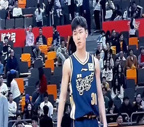 不打了！广东新锋线被曝欲加盟同曦男篮，朱芳雨确认放人！