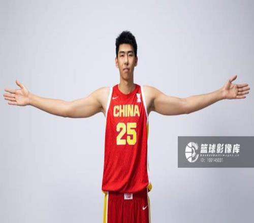 男篮最可怜国手！2米26徐昕坐穿板凳两场仅打28秒，请假暂别冲NBA