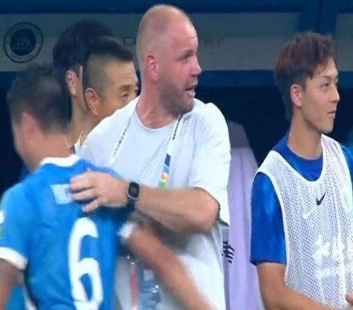 队史首胜西海岸，新鹏城新帅尼尔森斩获中超执教首胜