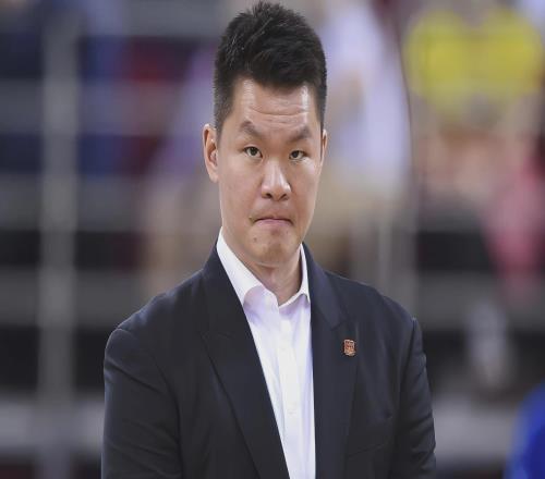 一觉醒来，朱芳雨做重要决定！宏远临时主帅出炉，杜锋也有新消息