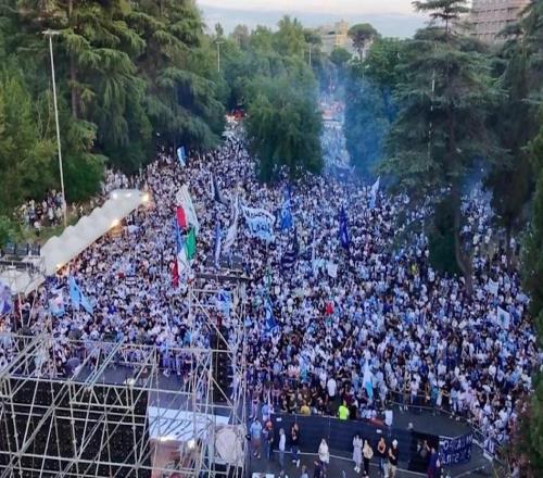 拉齐奥恐迎2.5万球迷逼宫地震，洛蒂托球衣发布会与抗议大撞期，舆论引爆内乱