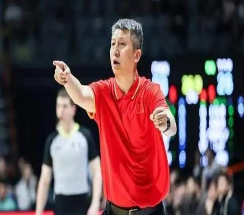 杨瀚森18分10板5助攻开拓者大胜，郭士强却把他用成了蓝领