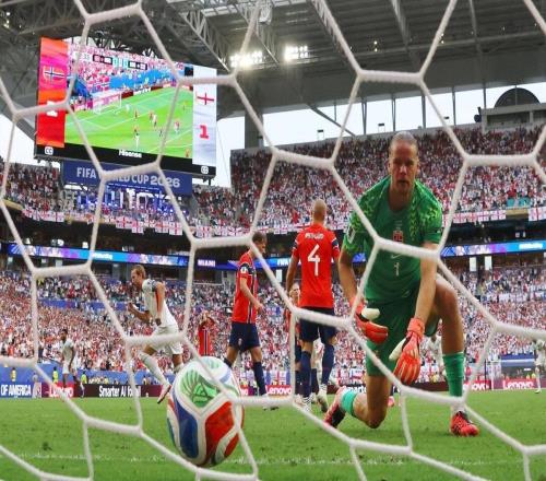 FIFA“无接触”结论遭炮轰：前英超球星怒斥难道我们是白痴