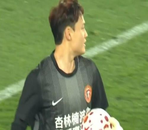 6场贡献20次扑救，辽宁铁人球员张岩当选中超5月最佳门将