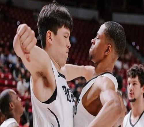 20分钟砍18+10！杨瀚森爆发，媒体人一句话点破在国家队失常根源