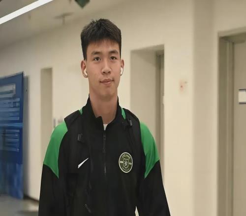 荣誉还是枷锁王钰栋当选5月最佳，球迷：今夏不走，又等明年了